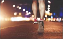 晨跑和夜跑哪个更减肥，其实夜跑效果好一点