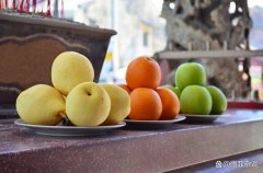 上坟最好的五种水果，分别是菠萝/桂圆/香蕉、苹果和柑橘橙柚